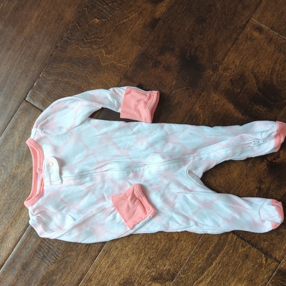 Set of 4 newborn footie sleepers - Picture 5 of 9